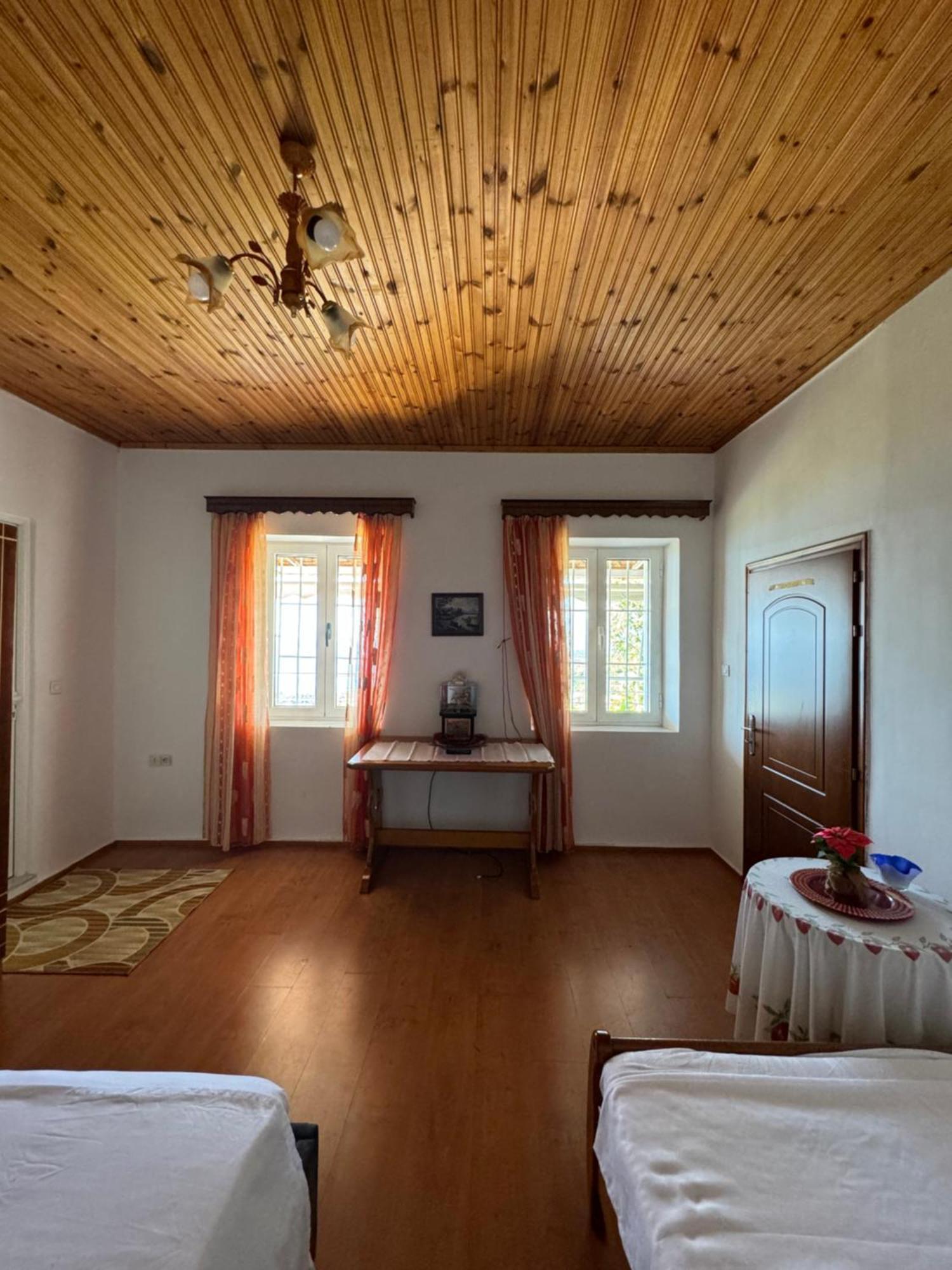 Lida'S House Otel Lukovë Dış mekan fotoğraf