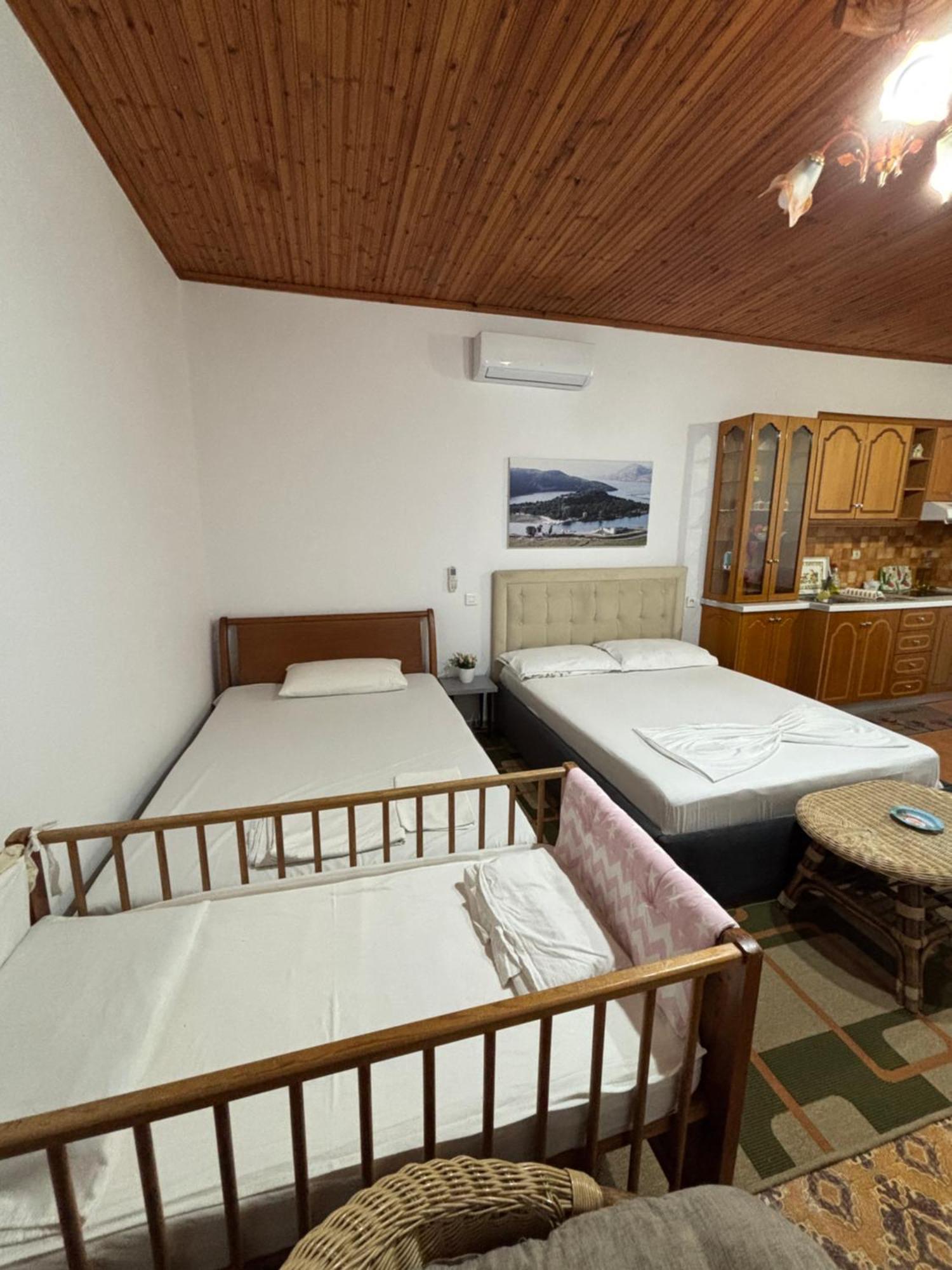 Lida'S House Otel Lukovë Dış mekan fotoğraf